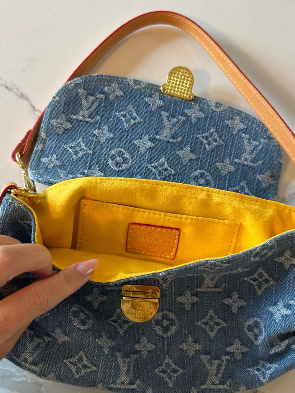 Denim shoulder bag wore once - Picture 5 of 8